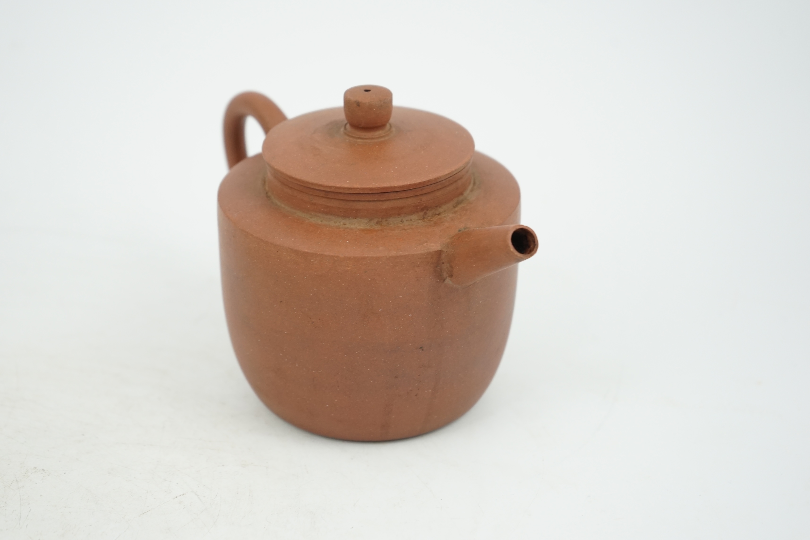 A Chinese Yixing pottery teapot, 18th century